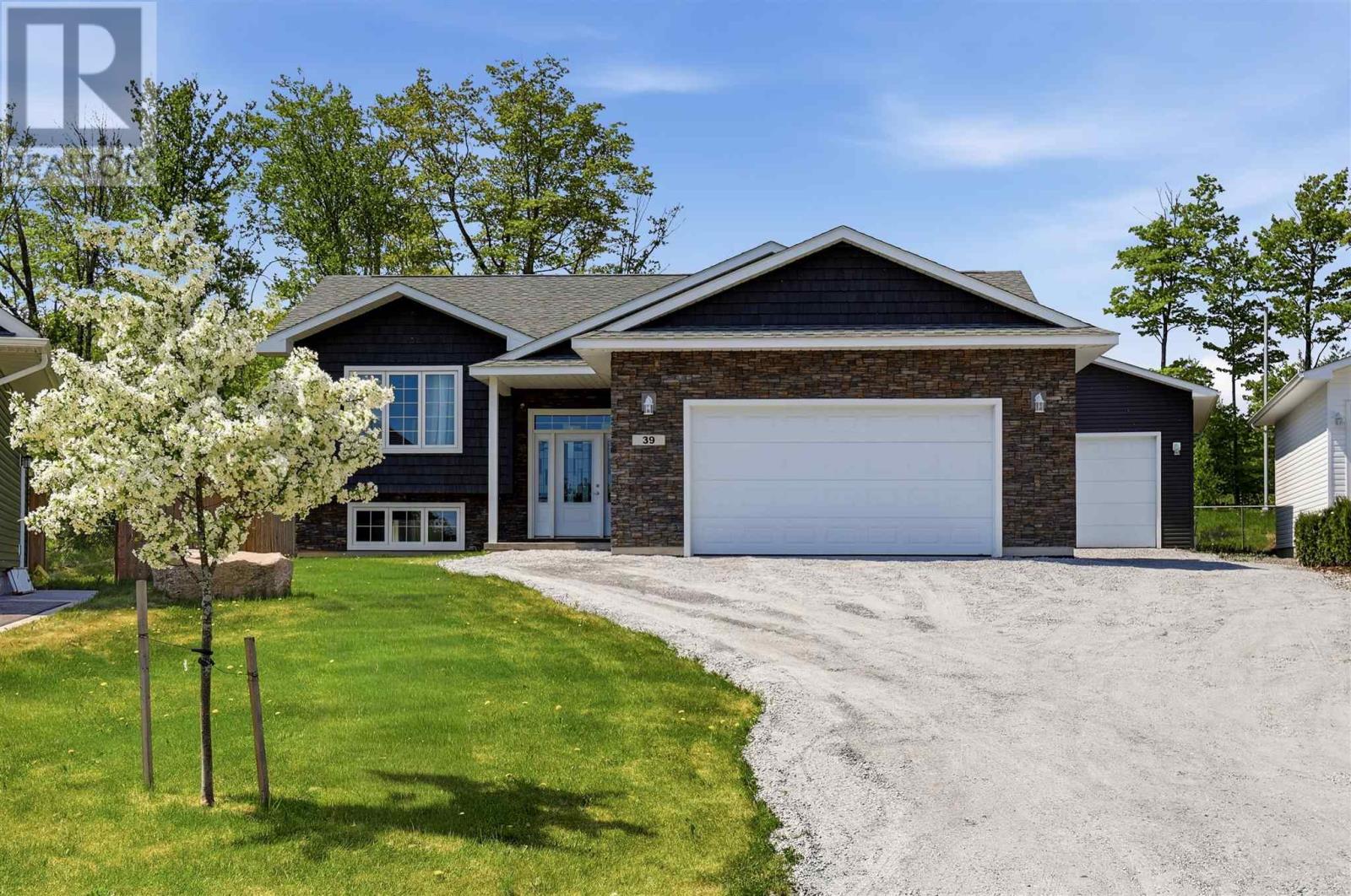 39-saddle-crescent-sault-ste-marie-ontario-sm261752