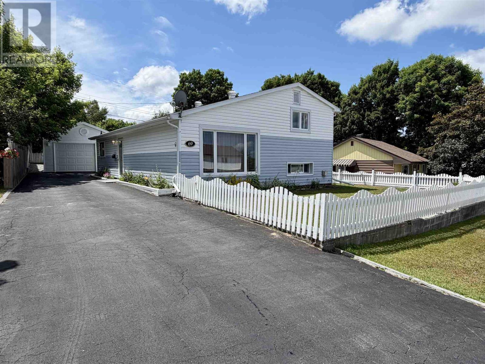 69-hutchison-avenue-elliot-lake-ontario-sm261799
