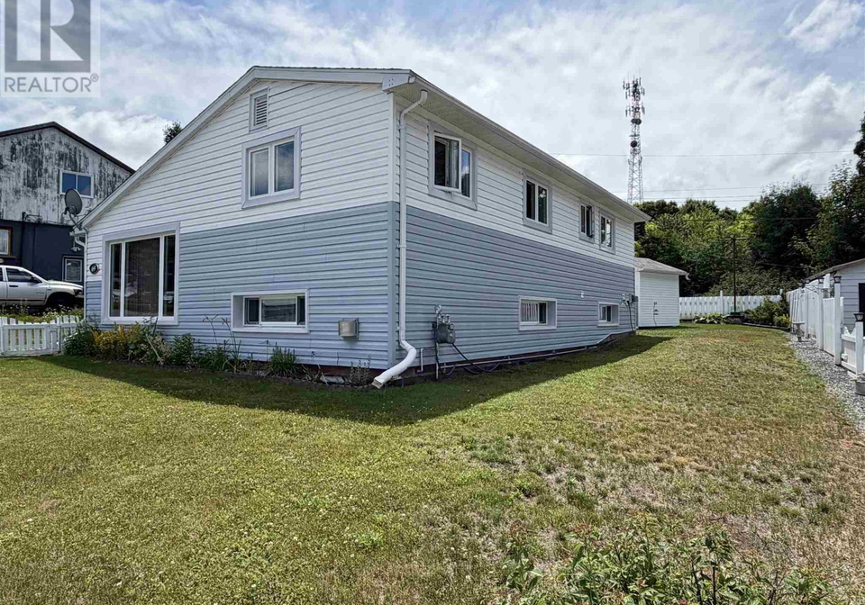 69-hutchison-avenue-elliot-lake-ontario-sm261799