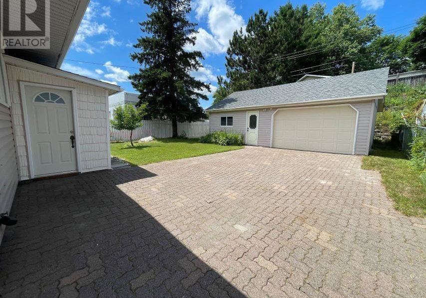 66-dieppe-avenue-elliot-lake-ontario-sm261811