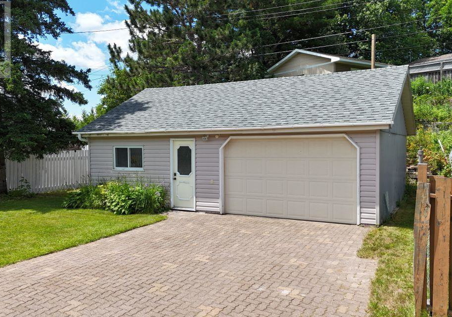 66-dieppe-avenue-elliot-lake-ontario-sm261811