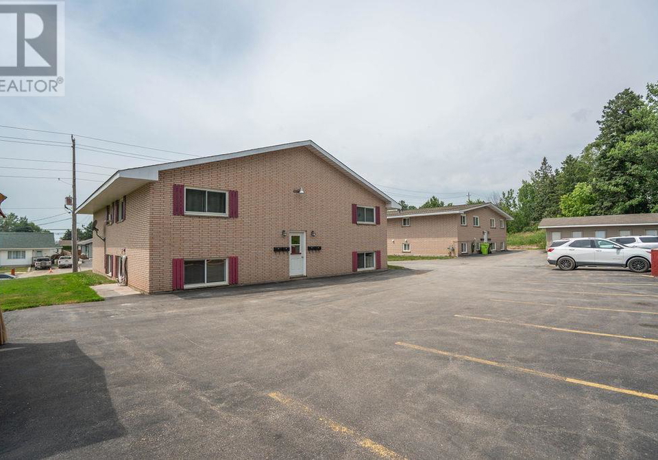 1014-peoples-road-sault-ste-marie-ontario-sm261860