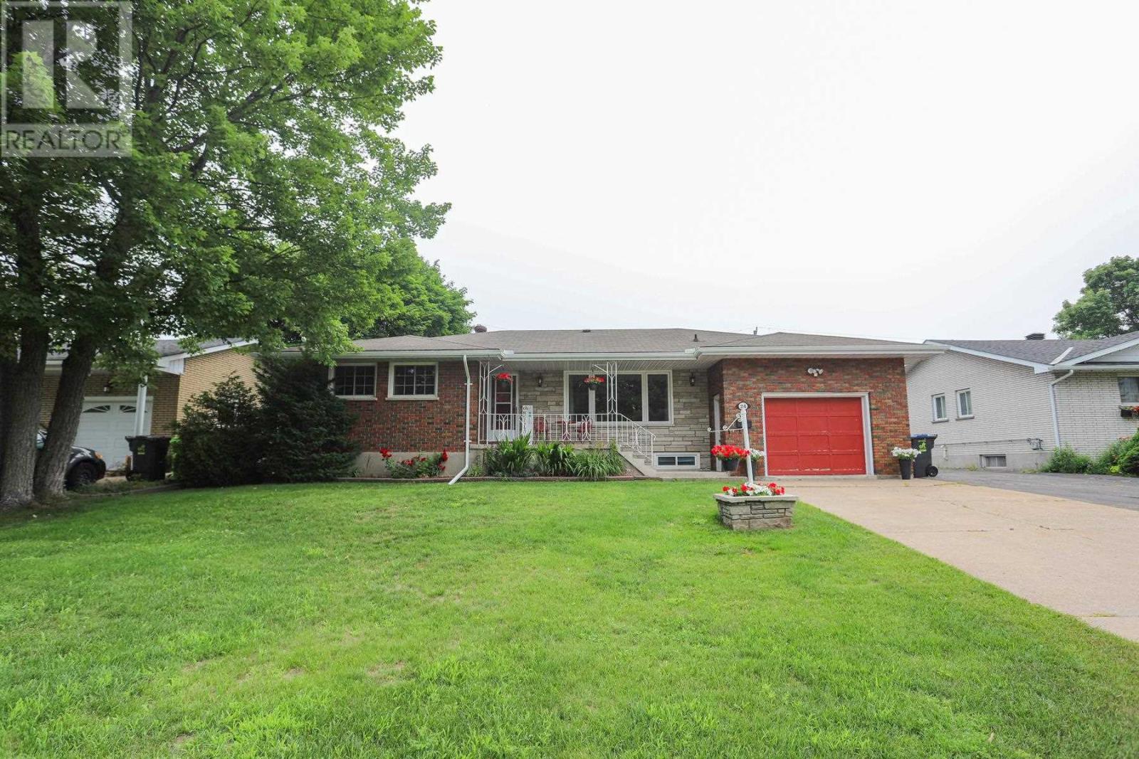 24-granite-street-sault-ste-marie-ontario-sm261908