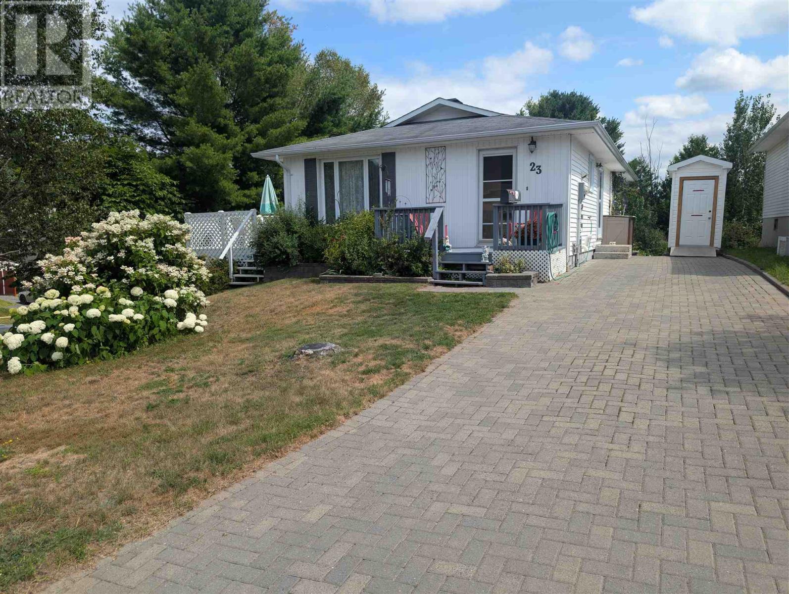 23-lachance-place-elliot-lake-ontario-sm261989