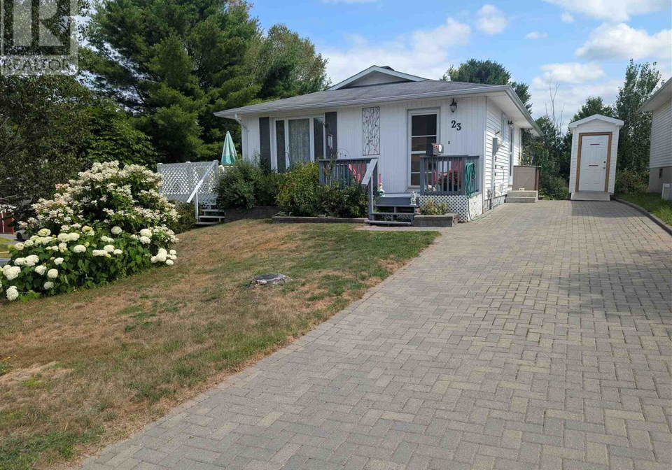 23-lachance-place-elliot-lake-ontario-sm261989