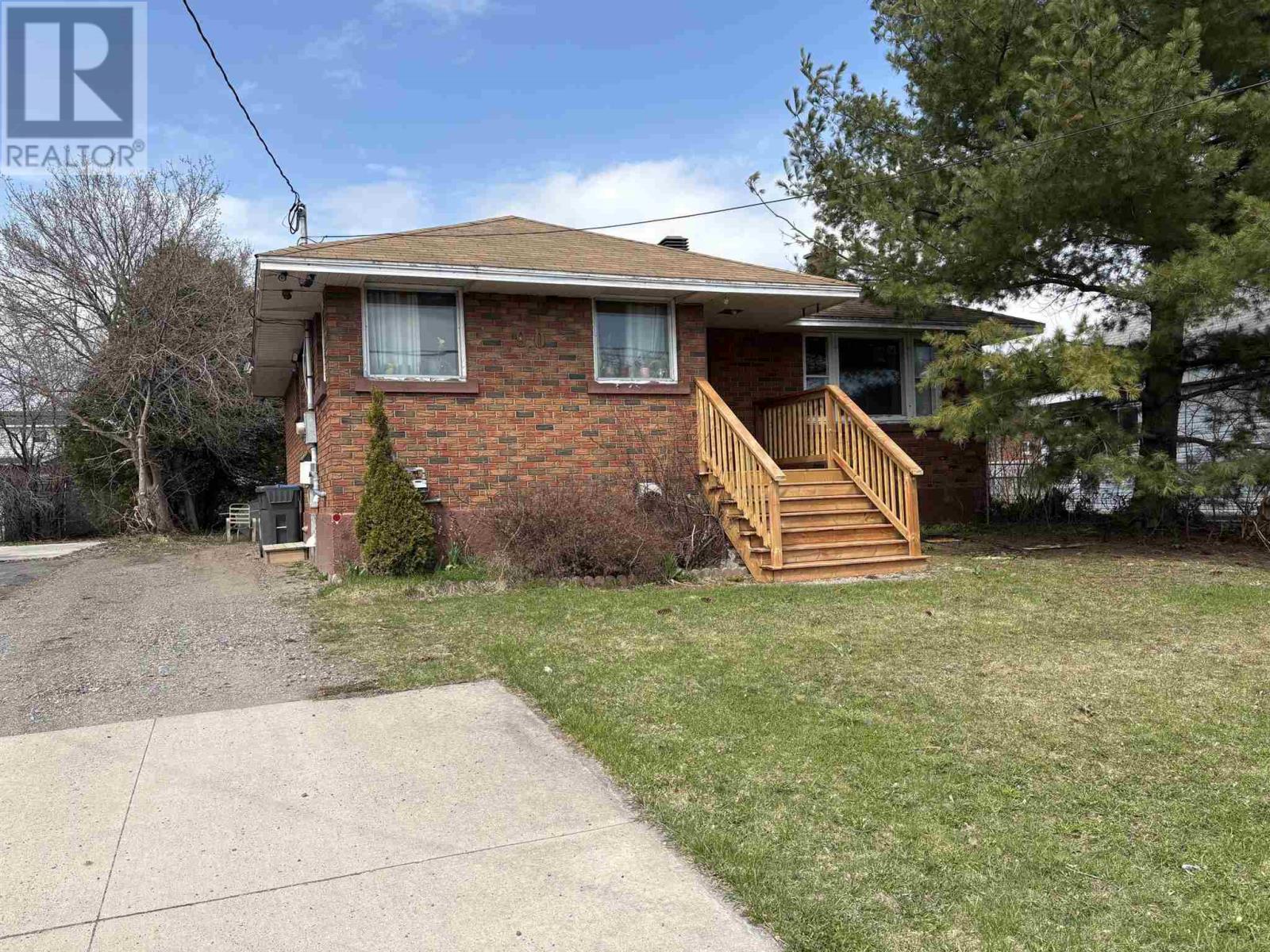 90-henrietta-avenue-sault-ste-marie-ontario-sm262017
