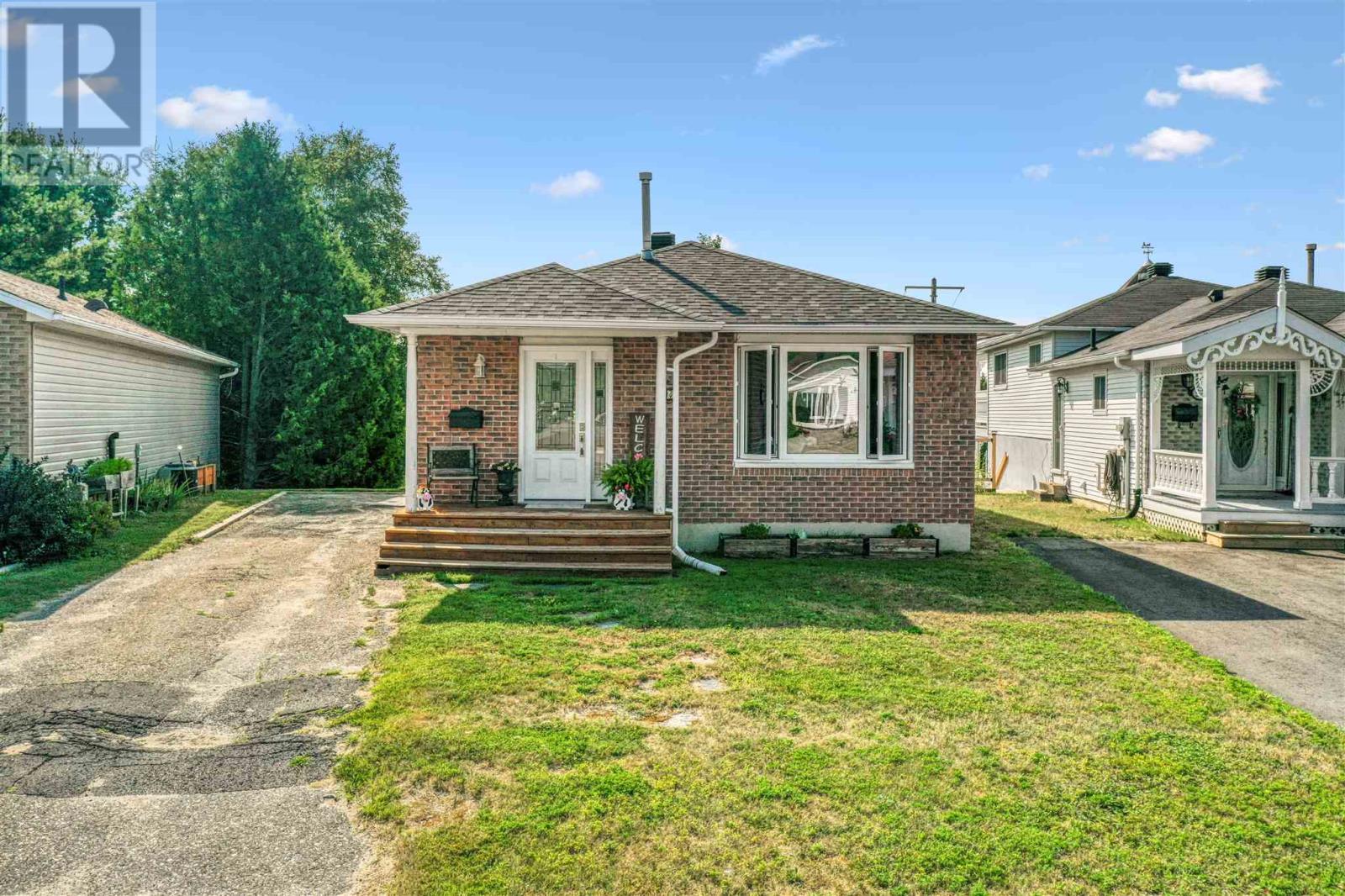 54-beaumier-crescent-elliot-lake-ontario-sm262035