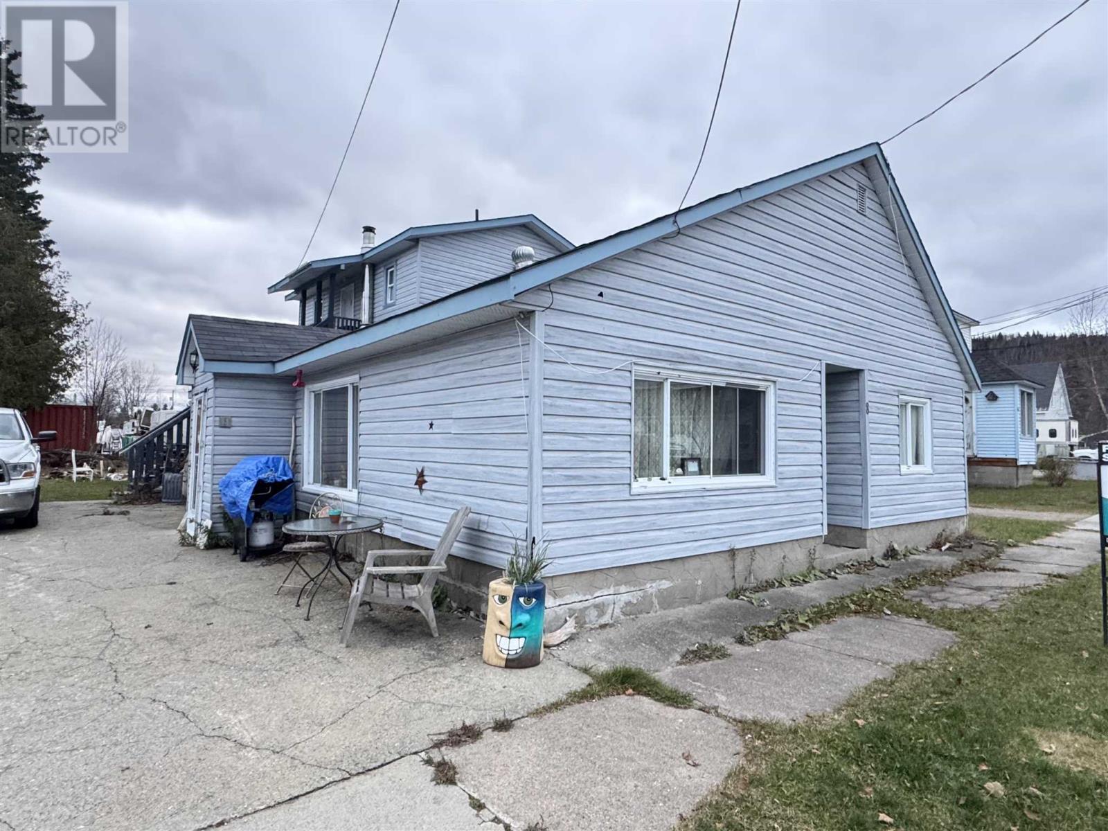 8-mckinley-avenue-wawa-ontario-sm262056