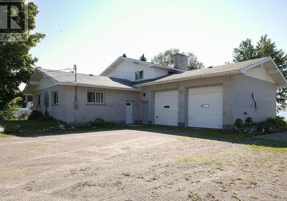 463-highway-563-batchawana-bay-ontario-sm262065