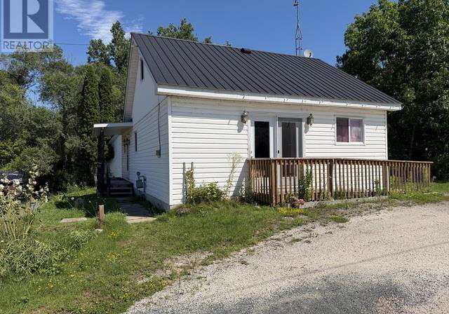 2-queen-victoria-street-desbarats-ontario-sm262101