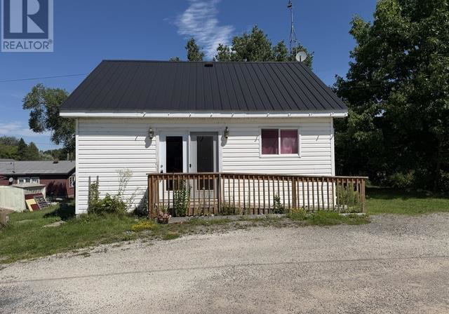 2-queen-victoria-street-desbarats-ontario-sm262101