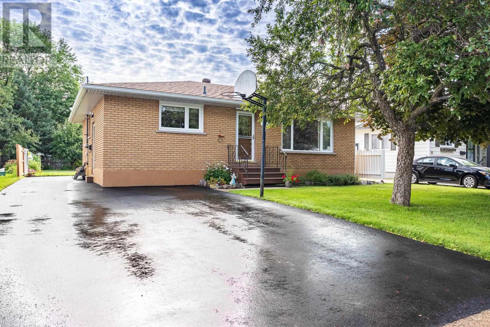 16-tuckett-street-sault-ste-marie-ontario-sm262160