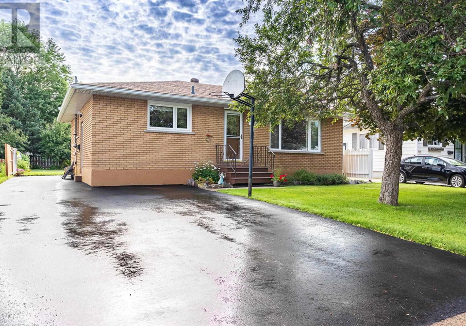 16-tuckett-street-sault-ste-marie-ontario-sm262160