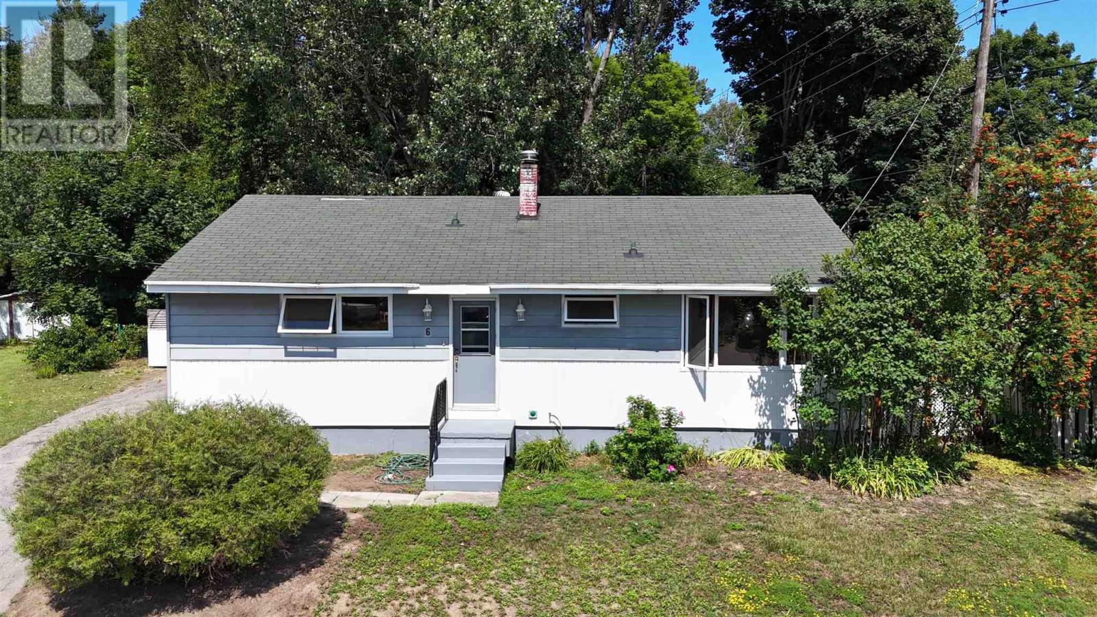 6-smith-place-elliot-lake-ontario-sm262178