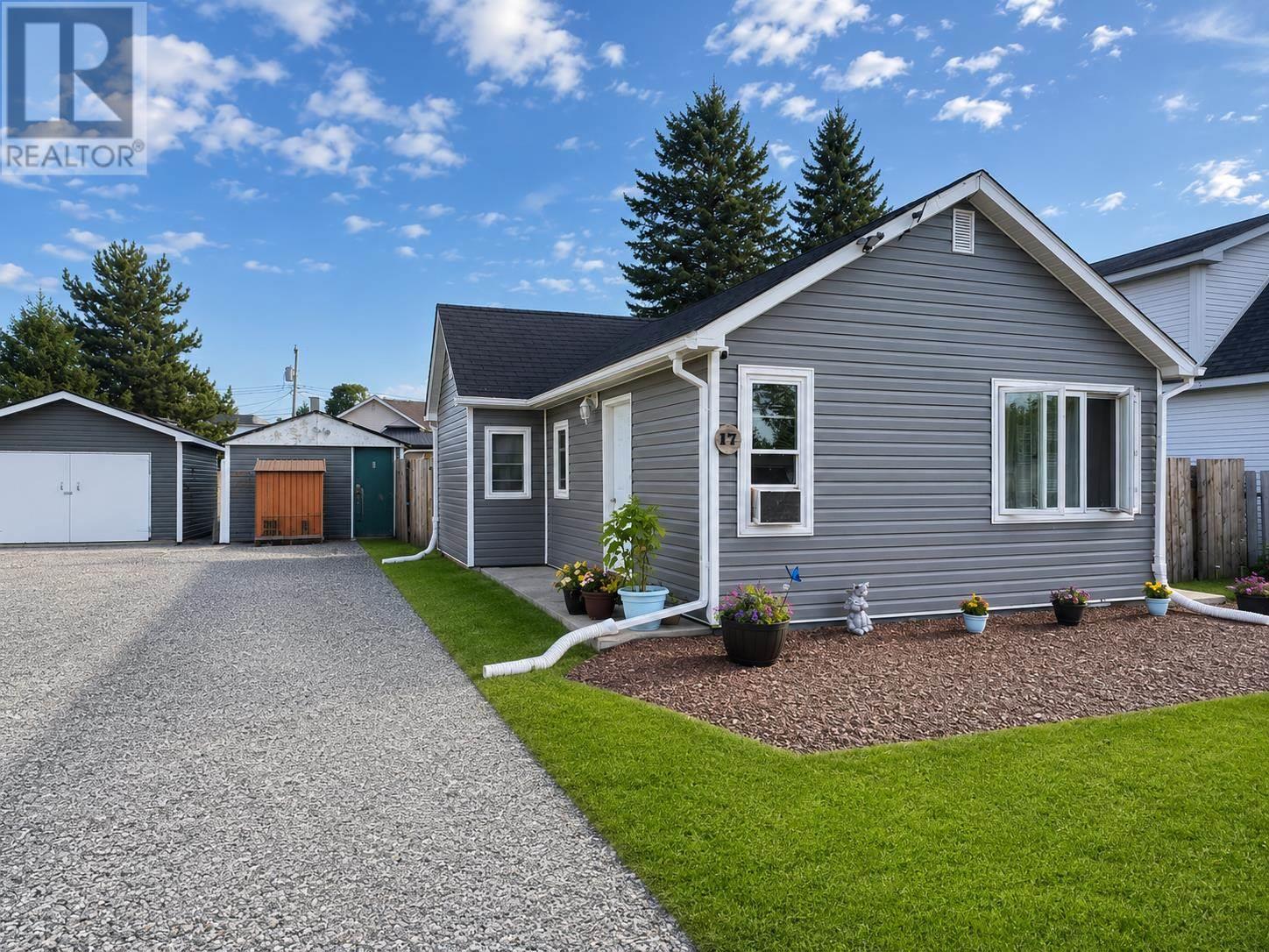 17-third-avenue-wawa-ontario-sm262181