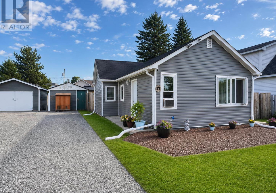 17-third-avenue-wawa-ontario-sm262181