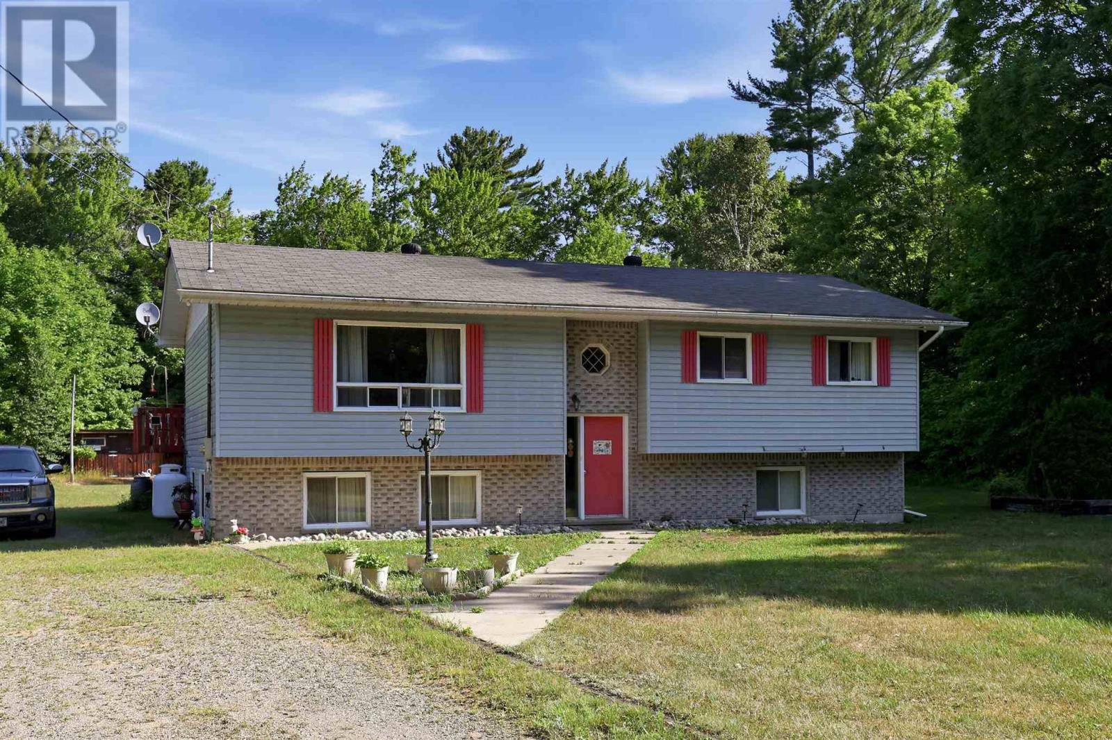 1012-hwy-552-west-goulais-river-ontario-sm262188