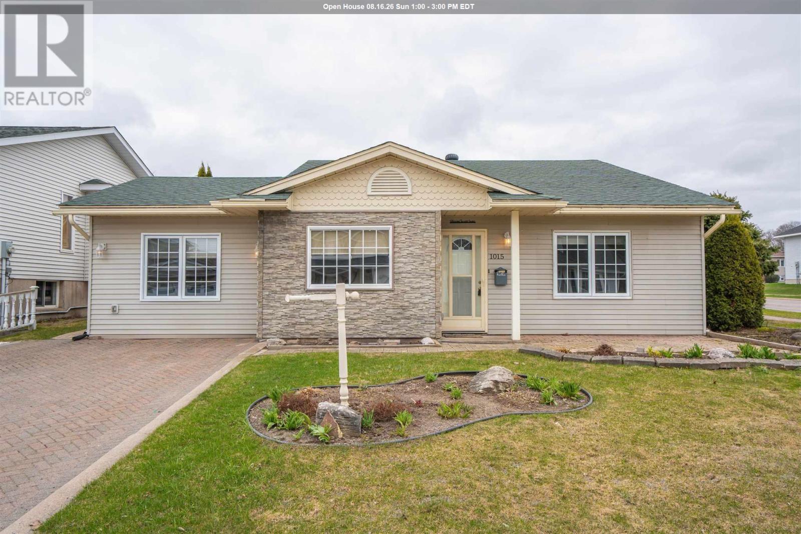 1015-lake-street-sault-ste-marie-ontario-sm262196