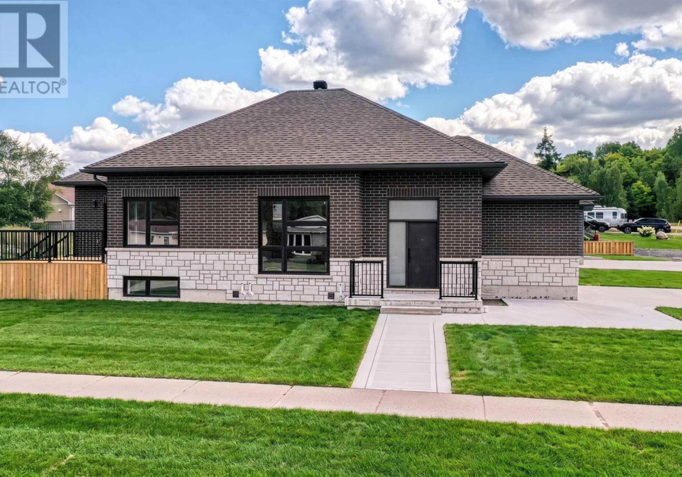 72-mclaren-crescent-elliot-lake-ontario-sm262296