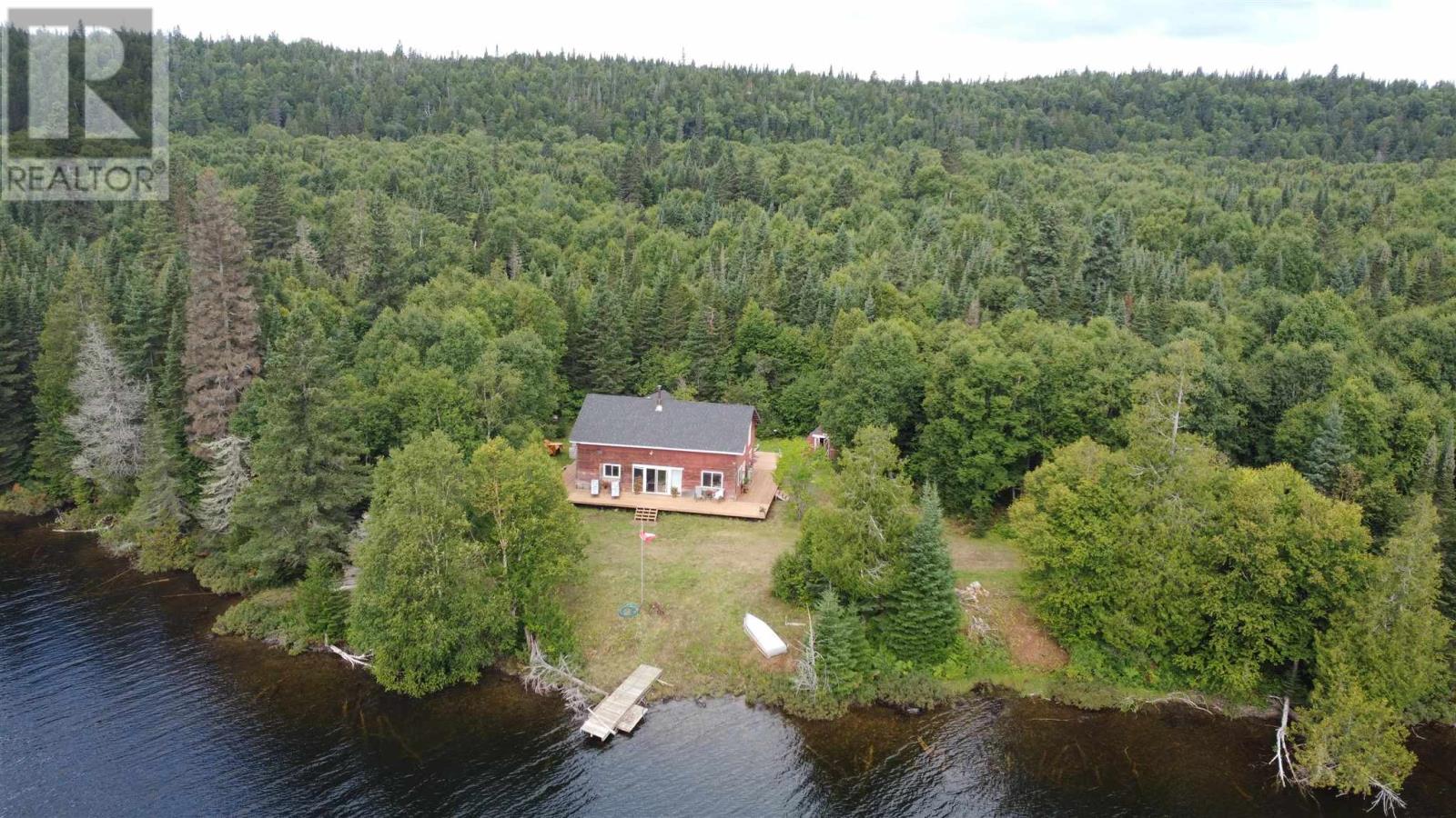 esq-013-loonskin-lk-wawa-ontario-sm262300