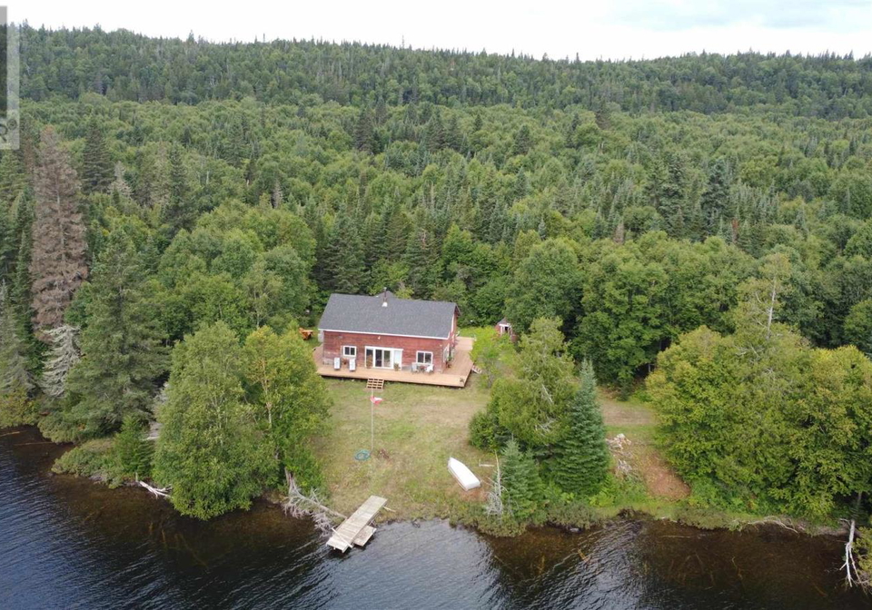 esq-013-loonskin-lk-wawa-ontario-sm262300