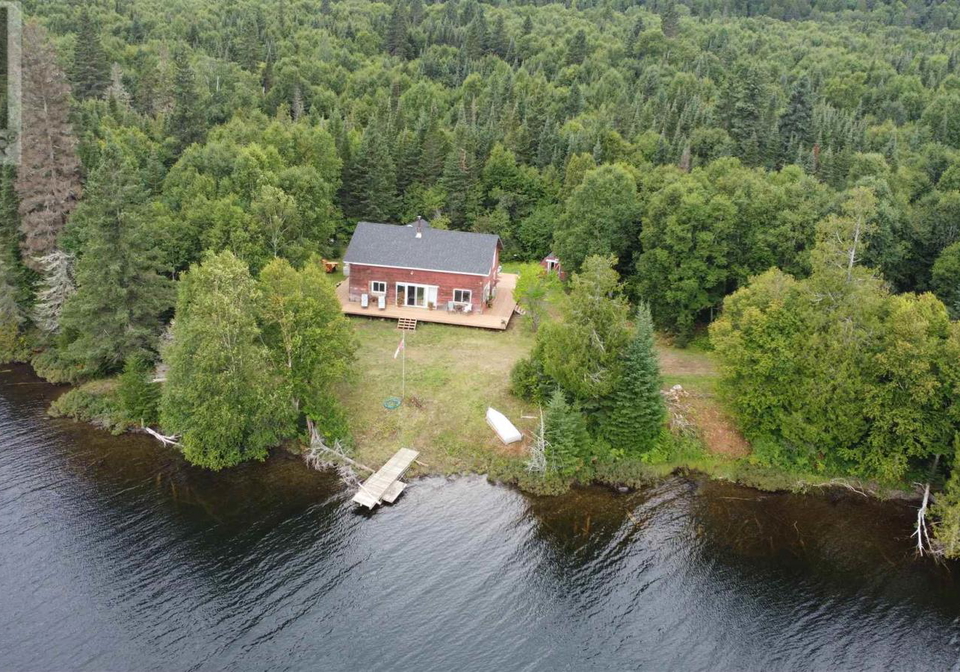 esq-013-loonskin-lk-wawa-ontario-sm262300
