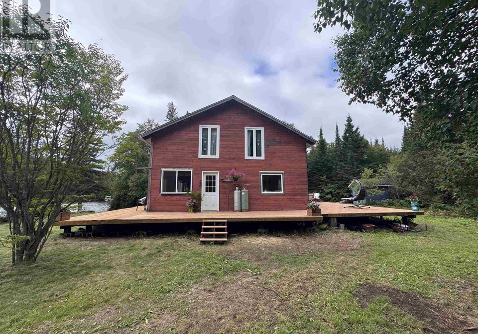 esq-013-loonskin-lk-wawa-ontario-sm262300