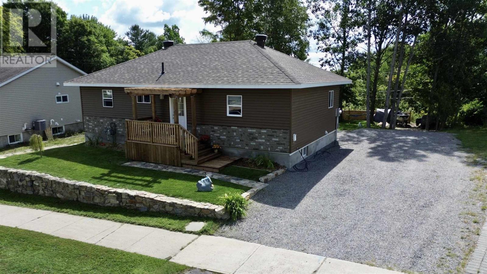 51-axmith-avenue-elliot-lake-ontario-sm262309