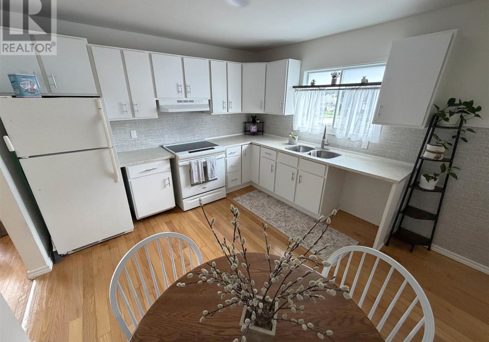 74-roman-avenue-elliot-lake-ontario-sm262313