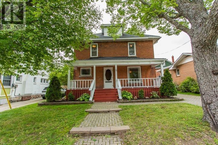 11-the-crescent-sault-ste-marie-ontario-sm262319