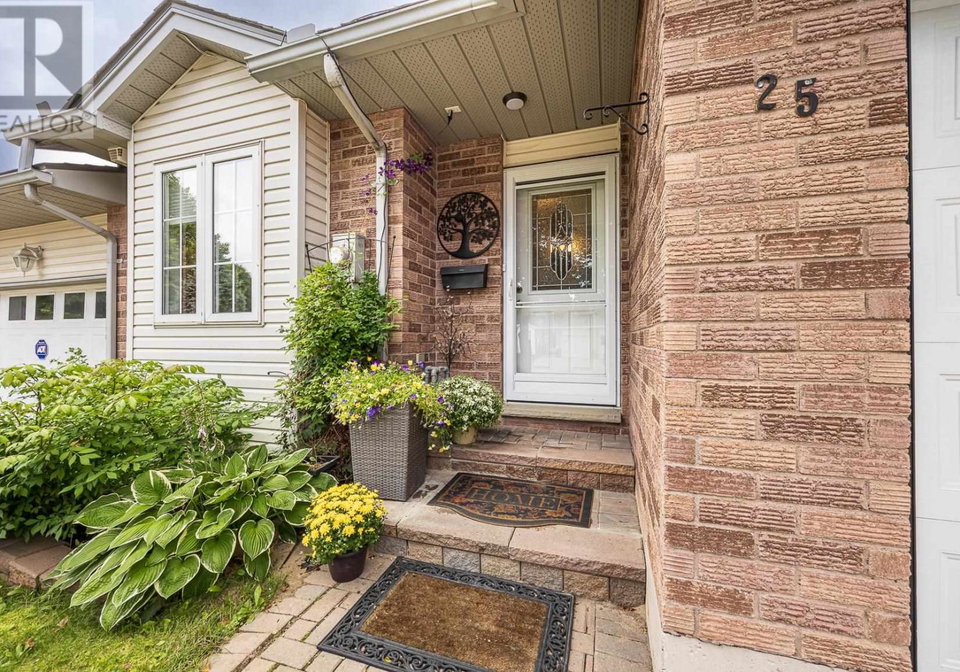 25-village-ct-sault-ste-marie-ontario-sm262324