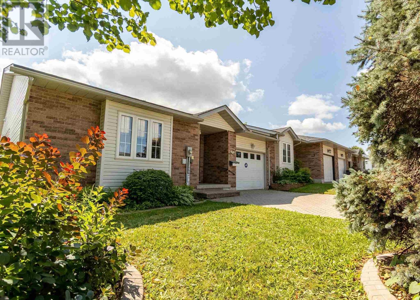 27-village-ct-sault-ste-marie-ontario-sm262385