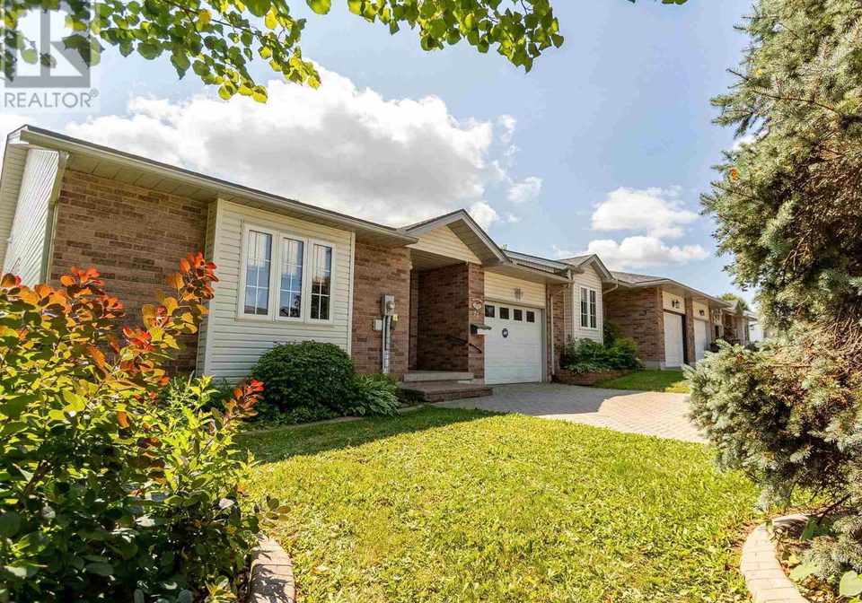 27-village-ct-sault-ste-marie-ontario-sm262385