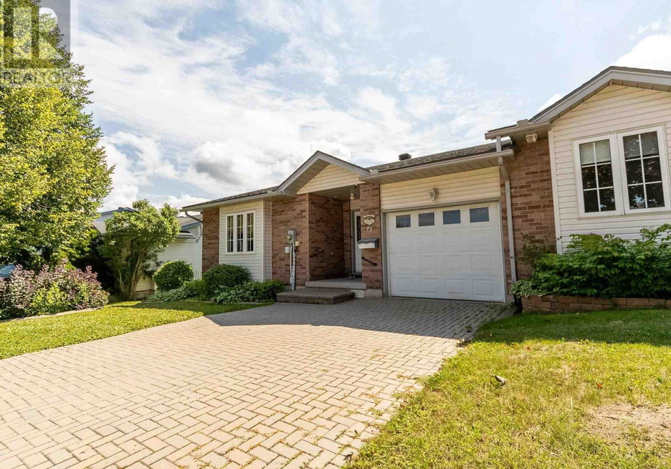 27-village-ct-sault-ste-marie-ontario-sm262385