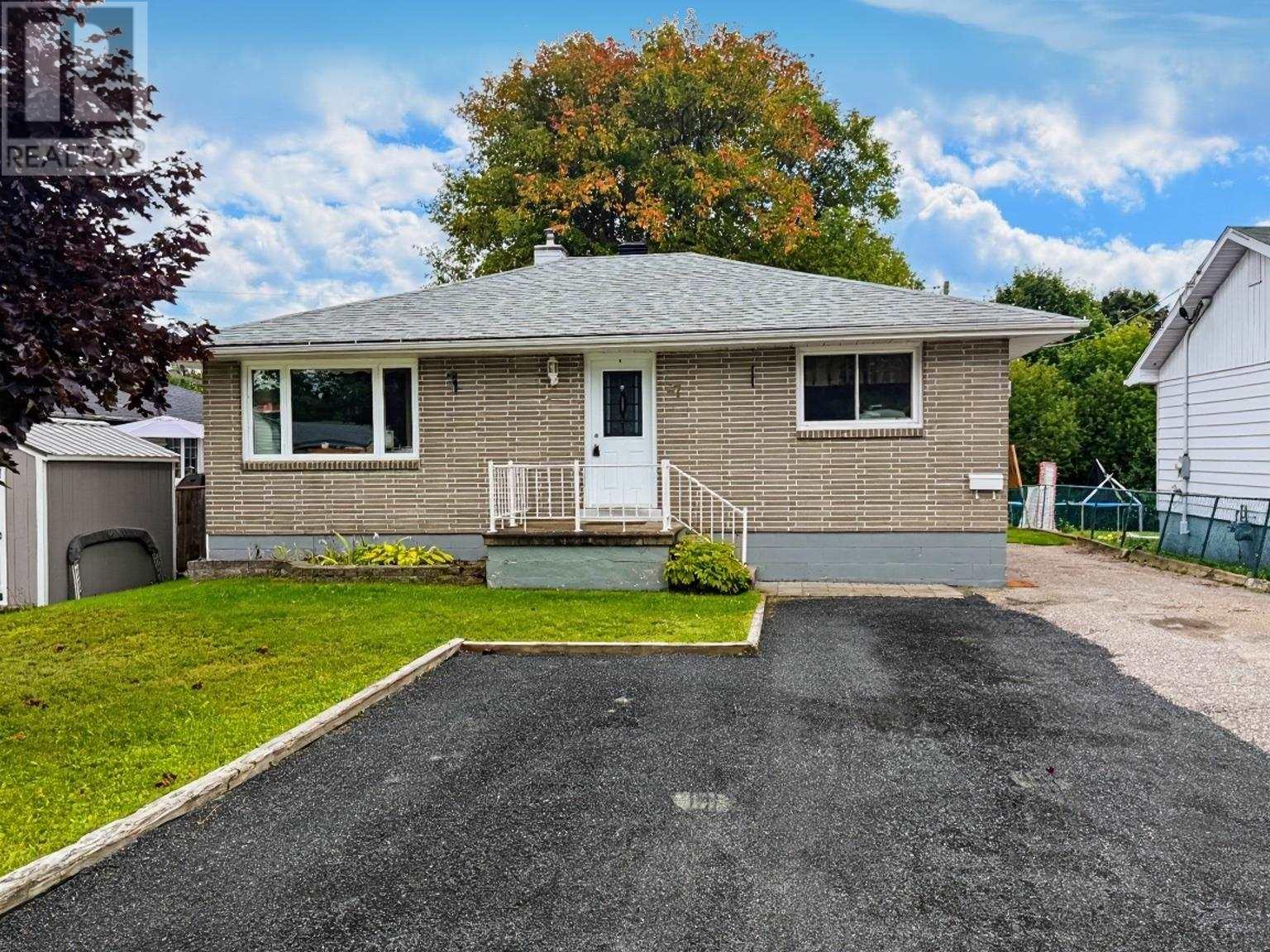 47-stevens-road-elliot-lake-ontario-sm262497