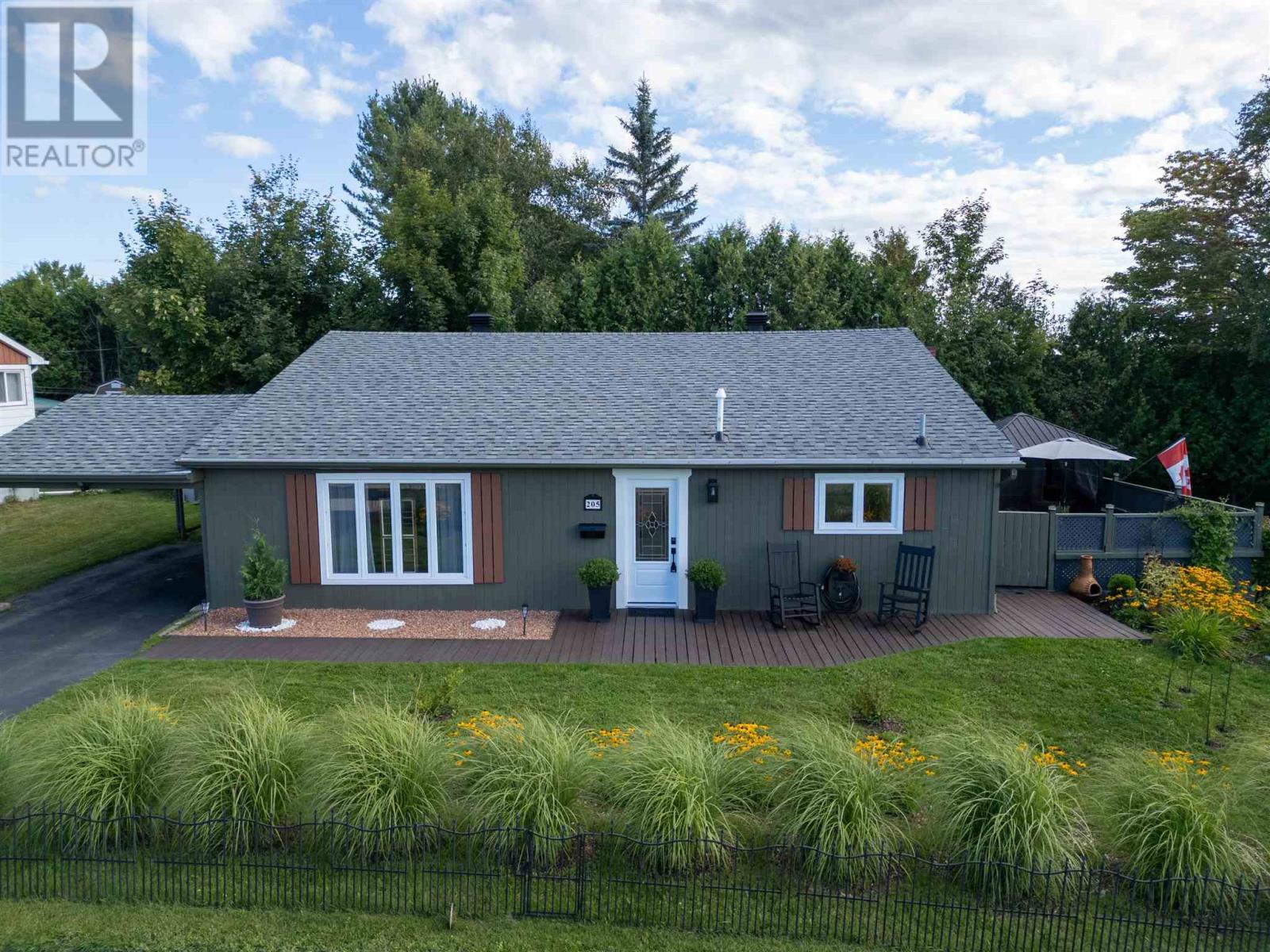 205-hillside-drive-s-elliot-lake-ontario-sm262567
