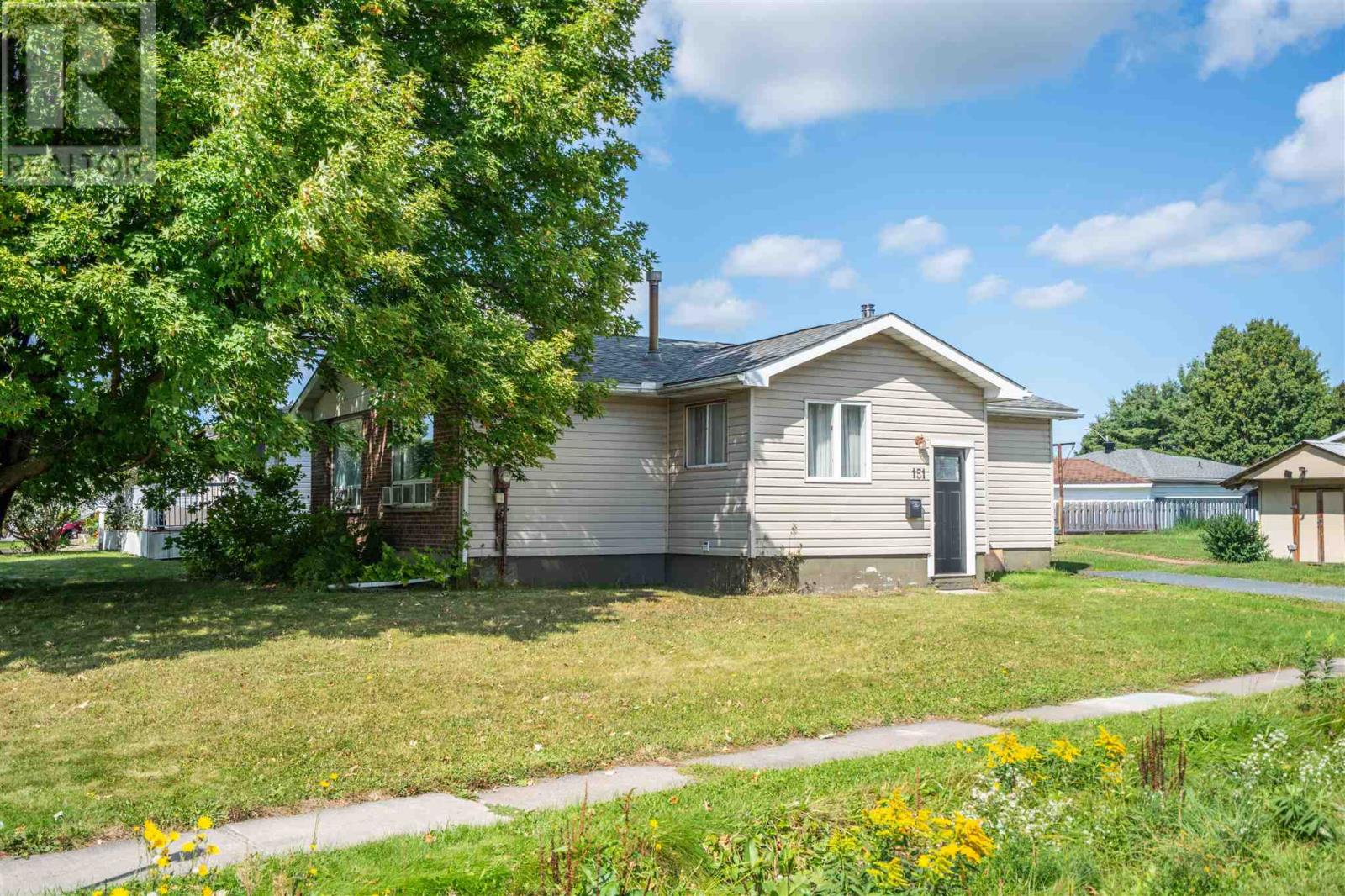 151-chicora-crescent-sault-ste-marie-ontario-sm262605