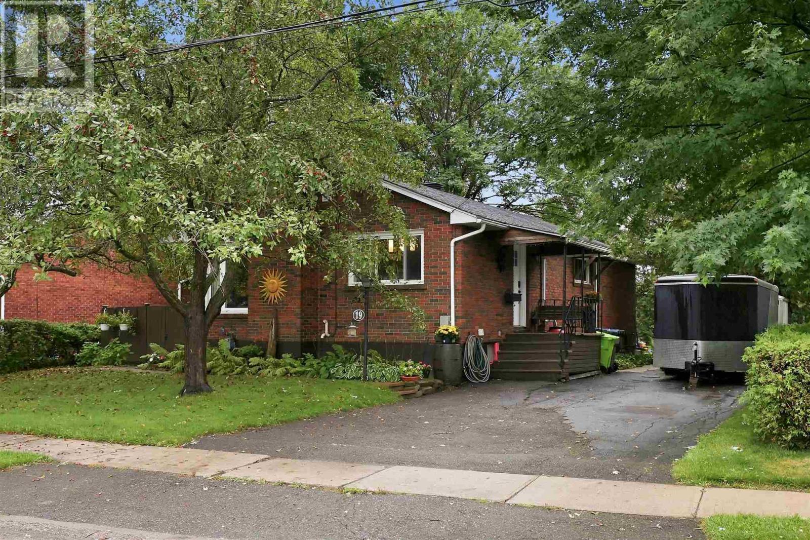 19-illinois-avenue-sault-ste-marie-ontario-sm262635