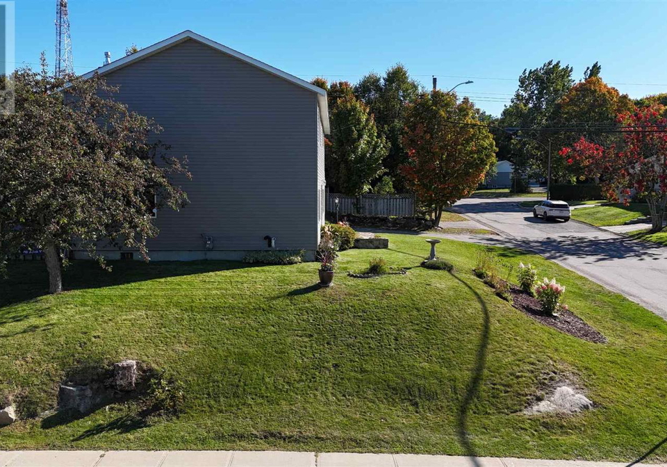 1-joubin-road-elliot-lake-ontario-sm262724
