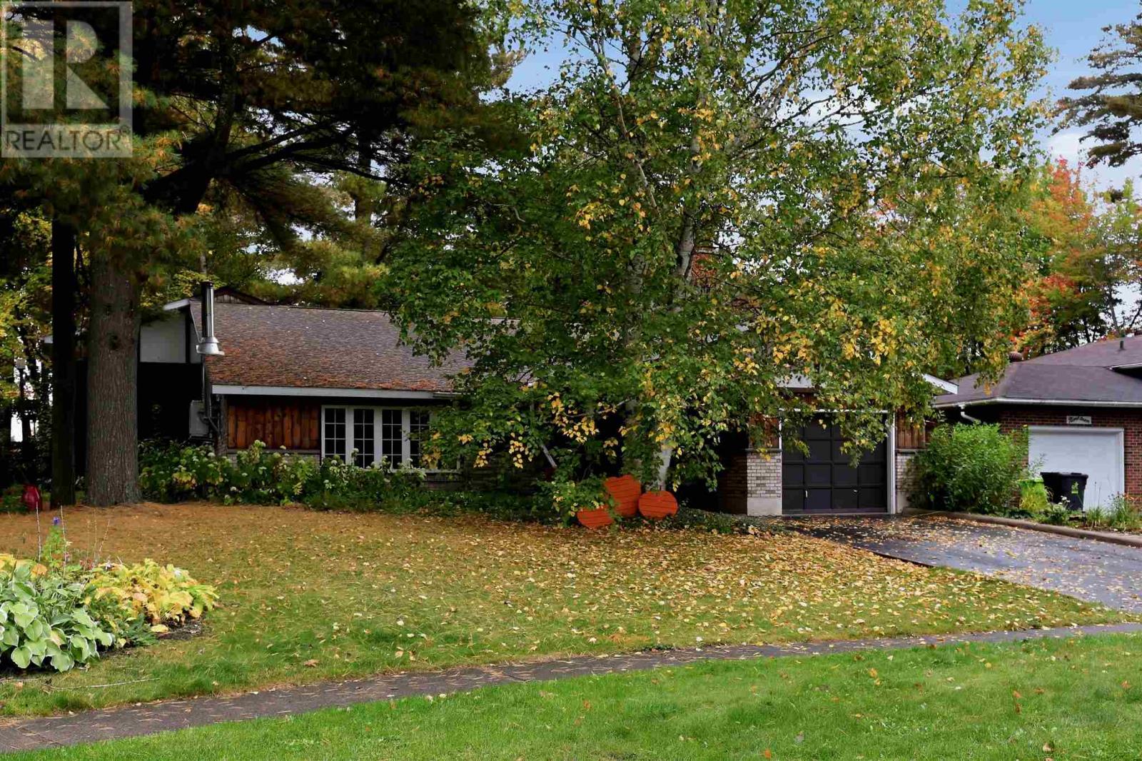 23-country-club-place-sault-ste-marie-ontario-sm262746