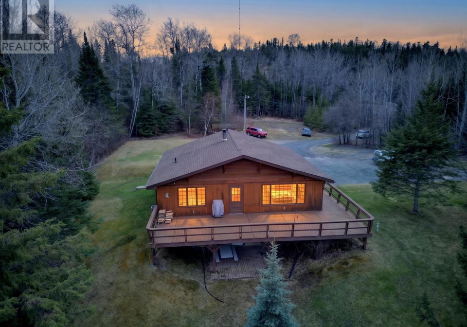2353-reddit-road-kenora-ontario-tb2600285