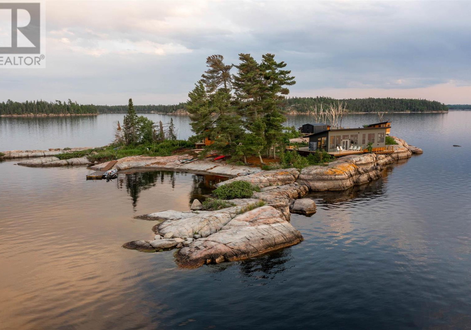 island-s900-little-sand-lake-minaki-ontario-tb2600327