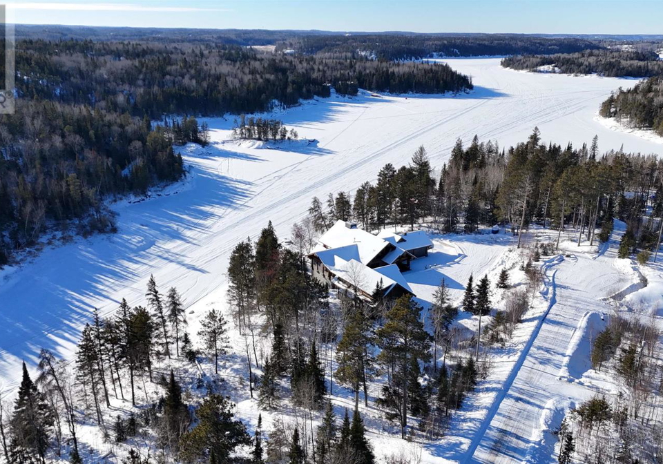 76-middle-lakewinnipeg-river-kenora-ontario-tb2600416