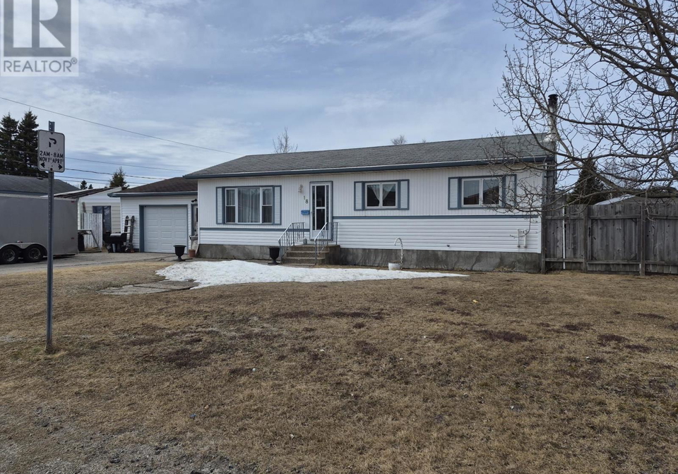 18-lloyd-irwin-street-marathon-ontario-tb2600423