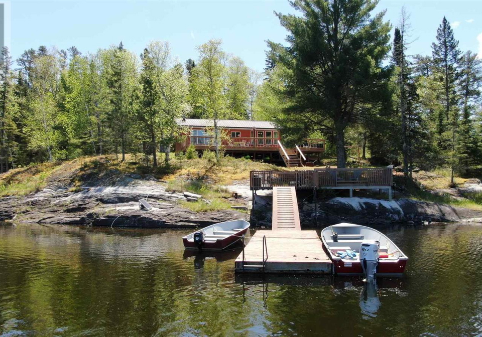 cl4111-winnipeg-river-kenora-ontario-tb2600757
