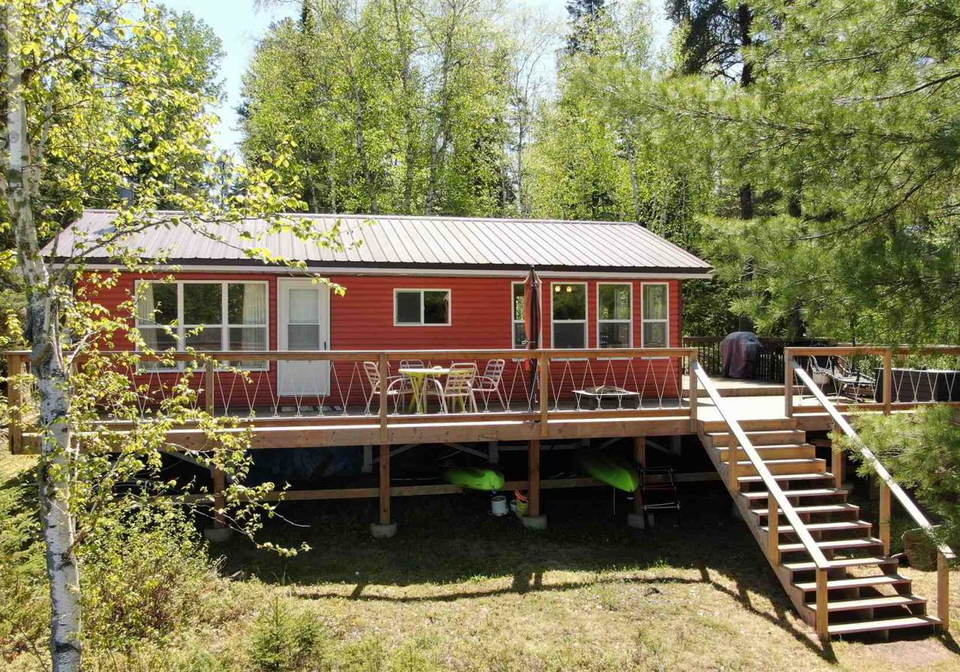 cl4111-winnipeg-river-kenora-ontario-tb2600757