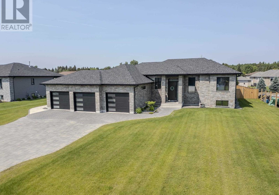 2111-magnolia-drive-thunder-bay-ontario-tb2600779