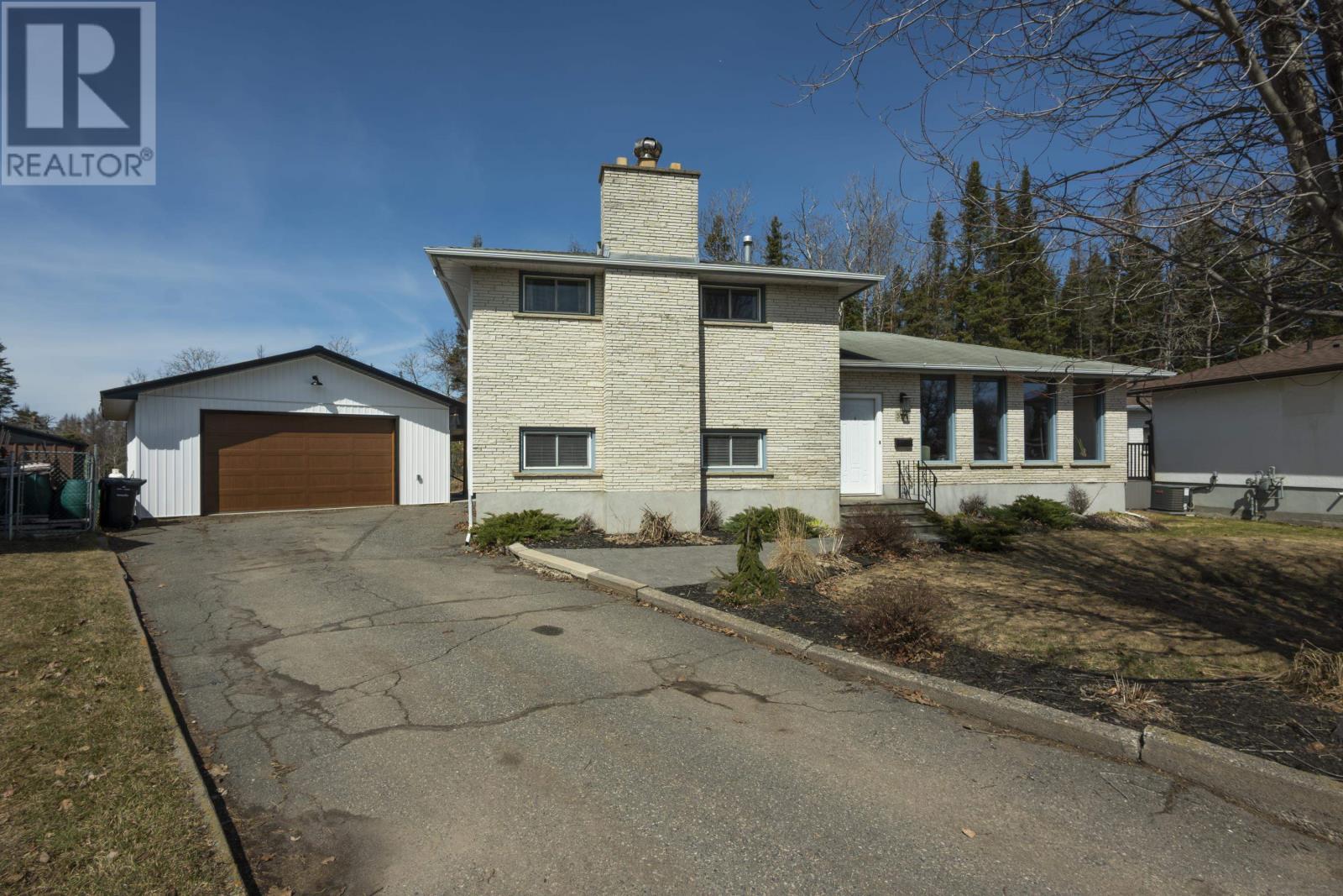 526-ryerson-place-thunder-bay-ontario-tb2600820