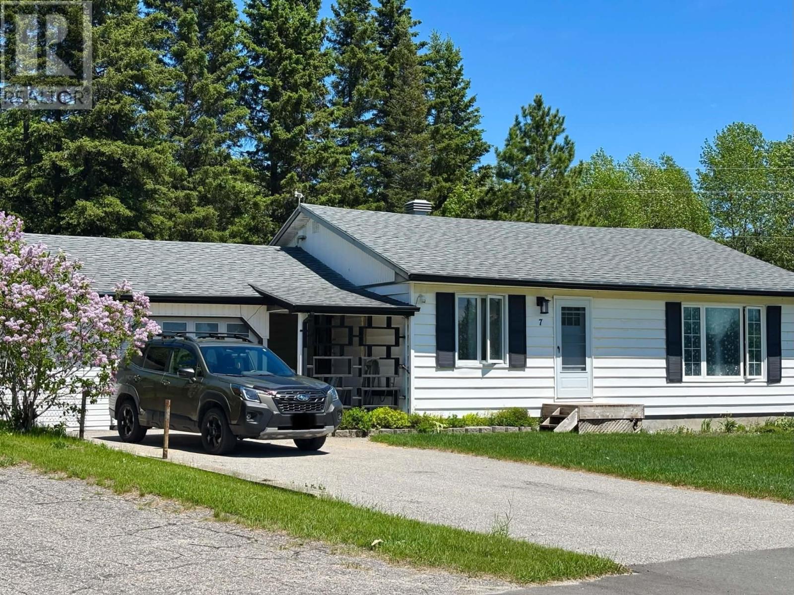 7-swallow-drive-manitouwadge-ontario-tb2600884