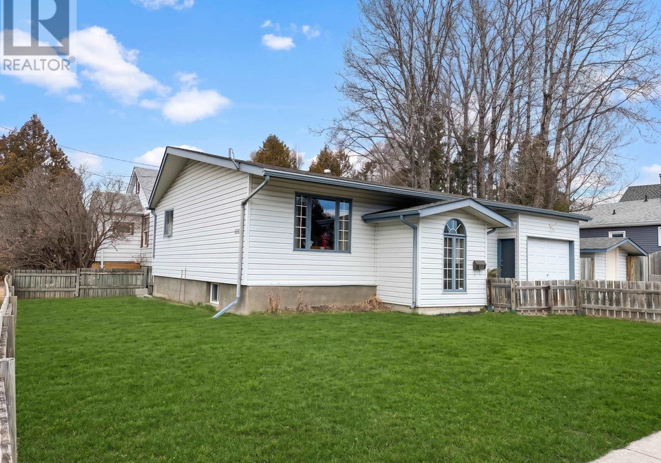 558-van-norman-thunder-bay-ontario-tb2600900